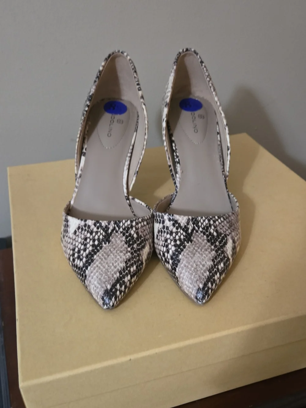 Bandolino Classic Pointed Toe Snake-Print Pumps in Neutral Size 8.5